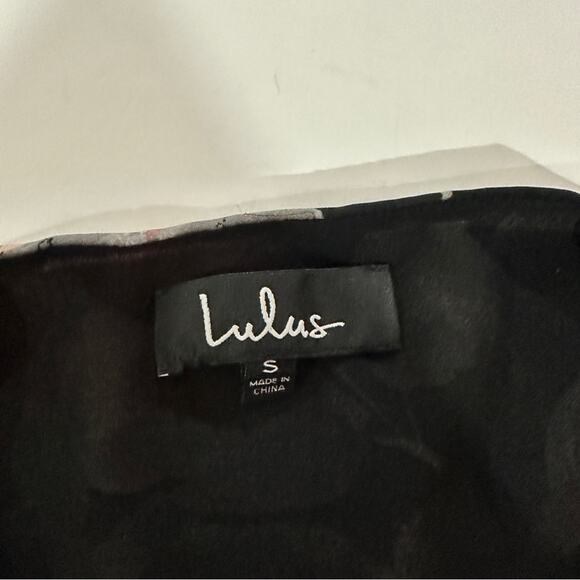 Lulus What’s Bloomin Bell Sleeve Black, Pink & Gray Floral‎ Romper Size S - Picture 9 of 13